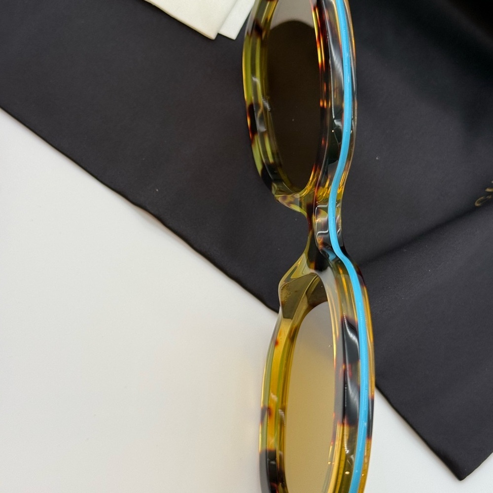 Gucci Women's Multicolor Tortoiseshell Sunglasses with Brown Lenses - Picture 10 of 13